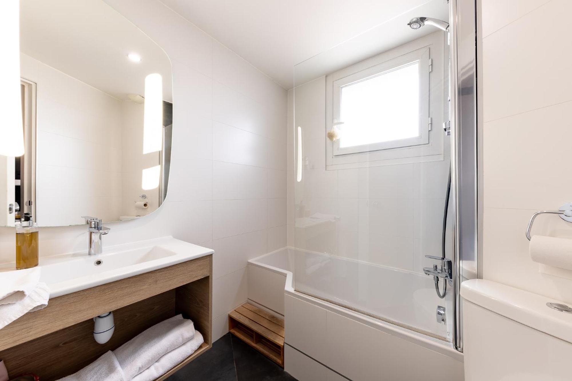 Ibis Styles Marseille Centre Prado Place Castellane Exterior photo