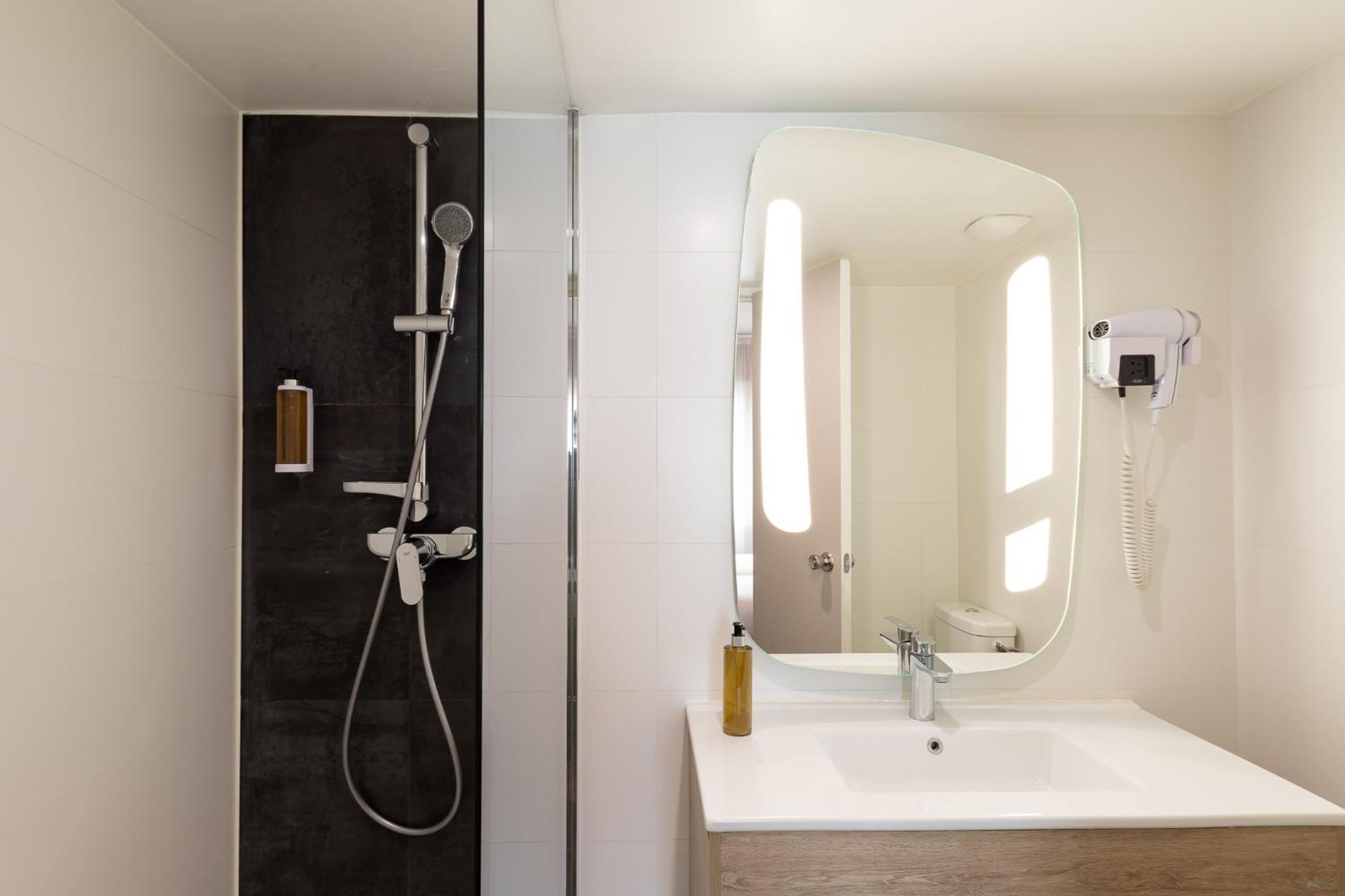 Ibis Styles Marseille Centre Prado Place Castellane Exterior photo